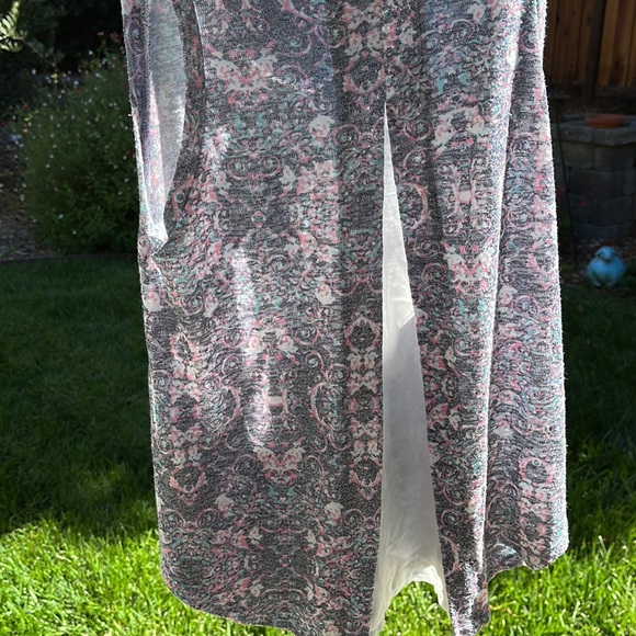 LUSH size XS sleeveless, flowy summer top, sheer detail in back- spring … - Picture 5 of 7